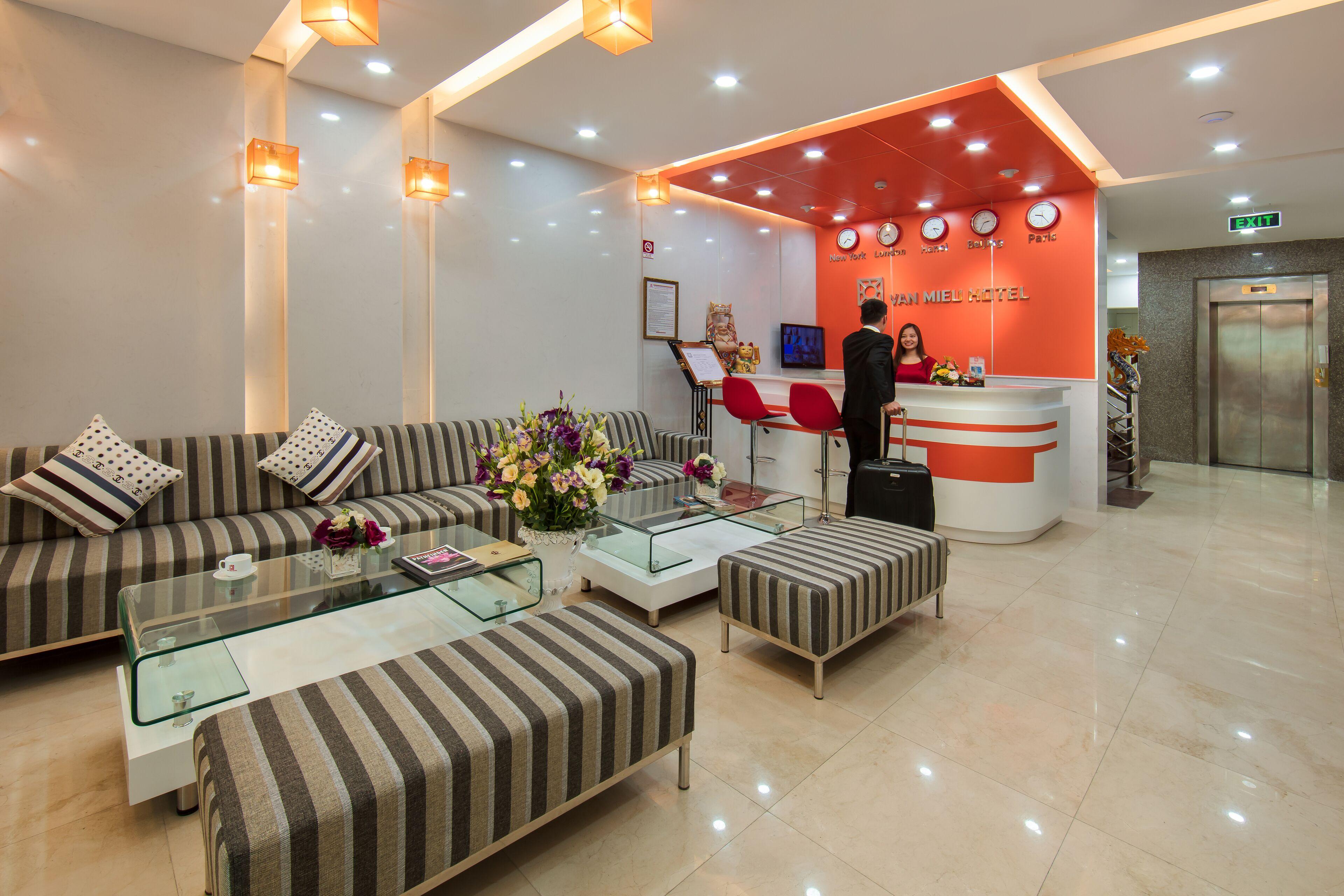 Van Mieu Hotel — Photos 1